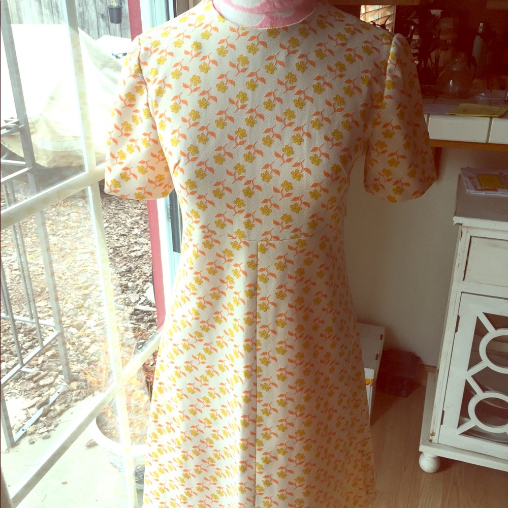 GROOVY VINTAGE 60s Handmade Floral Mini Dress 🌼